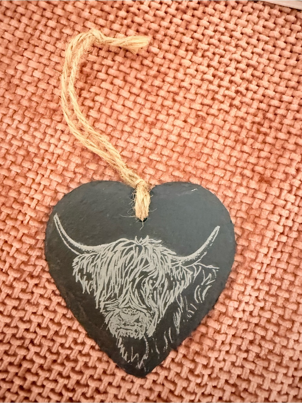 Source Unknown Black Heart Slate Ornament with Highland Cow Design